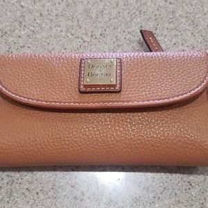 Dooney & Bourke Continental Wallet